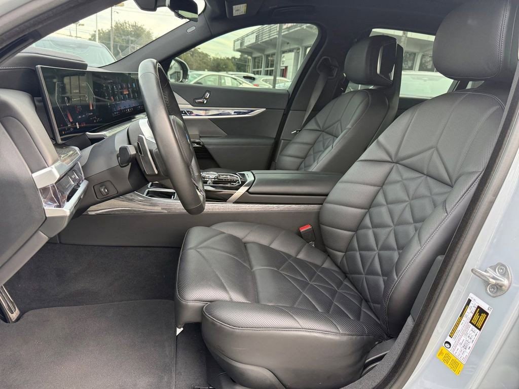 Used 2023 BMW 740i image 14