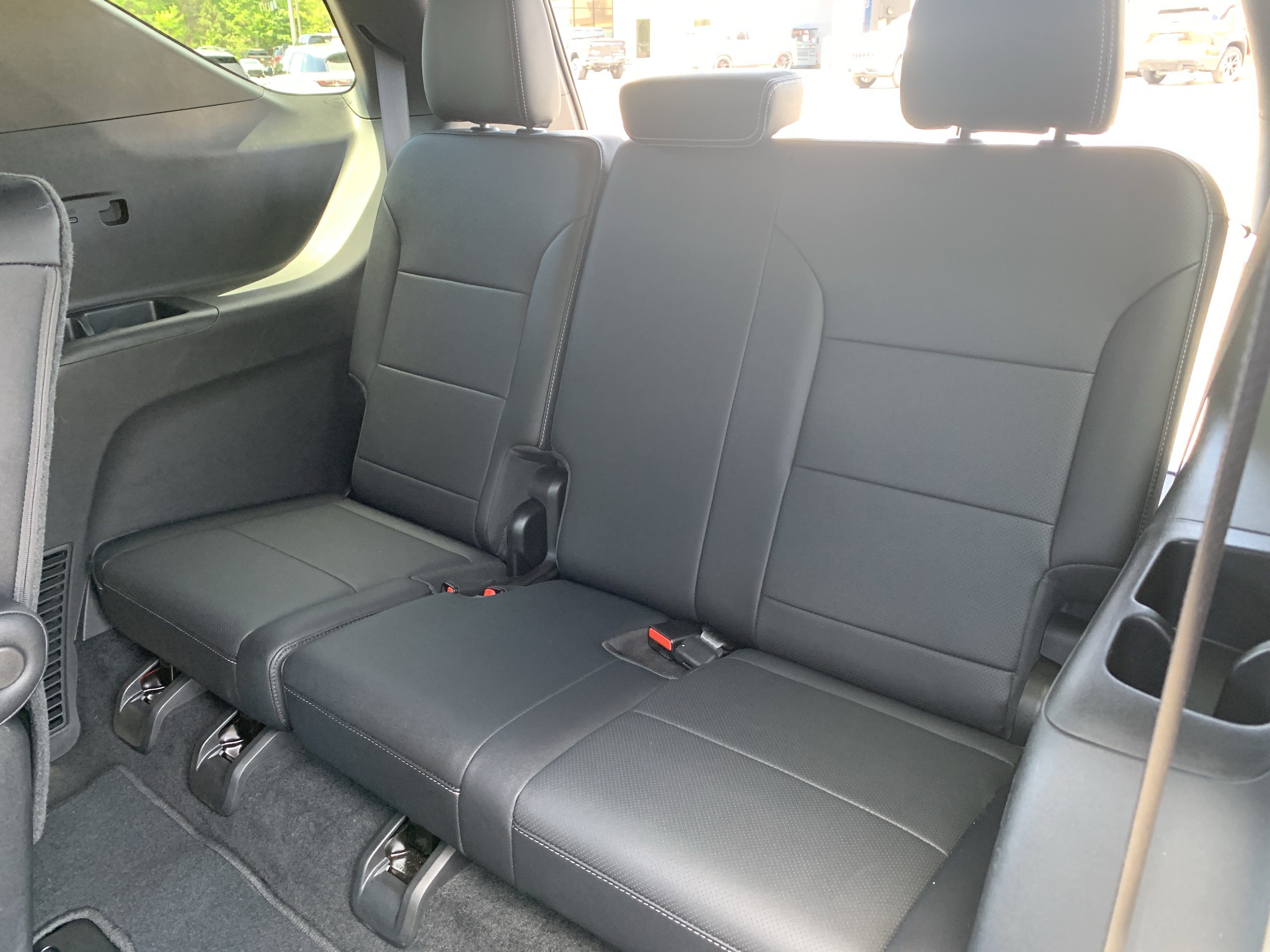 Used 2025 Chevrolet Traverse LT FWD image 39