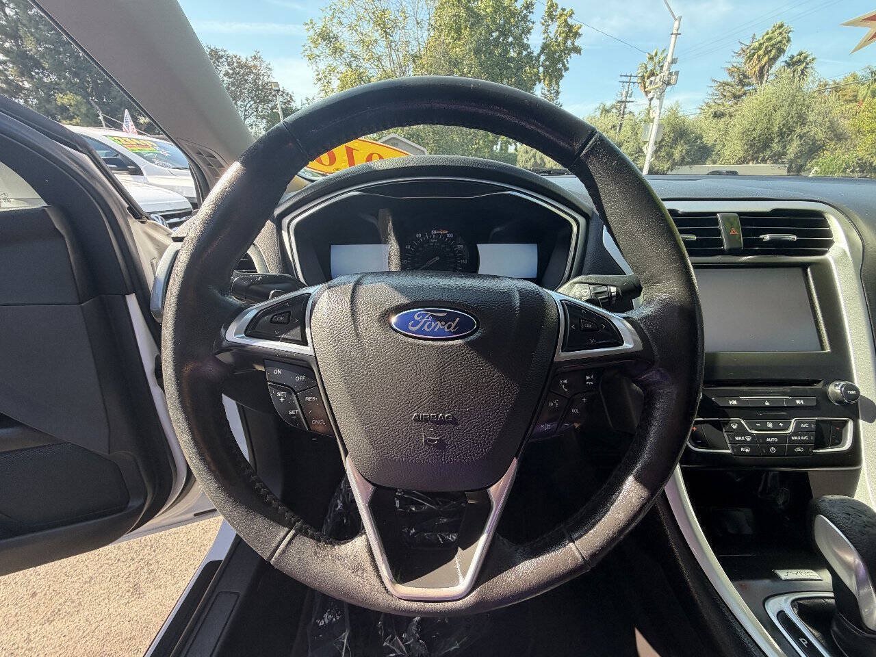 Used 2016 Ford Fusion SE FWD image 10