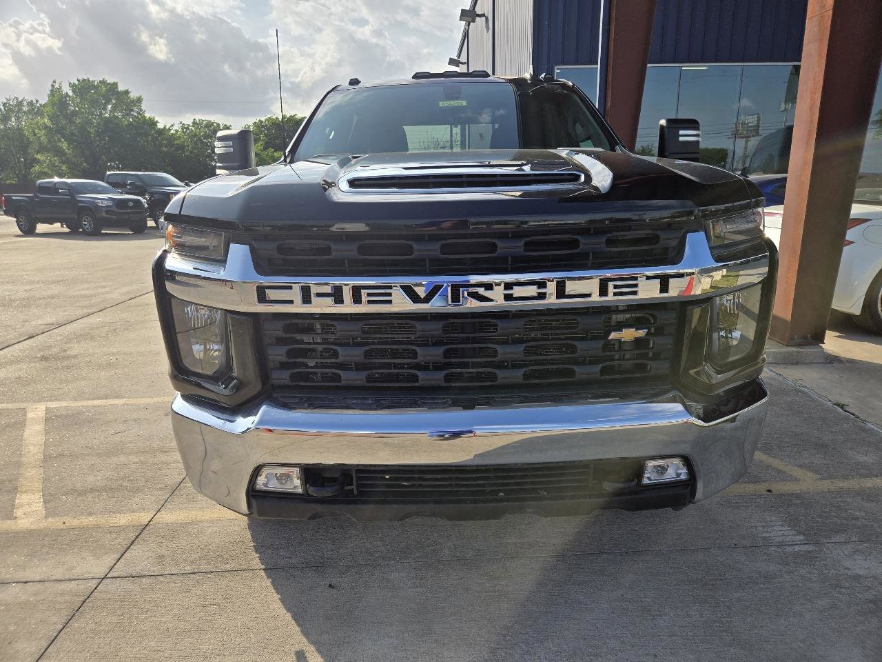 Used 2022 Chevrolet Silverado 3500 LT w/ Convenience Package AWD/4WD image 4