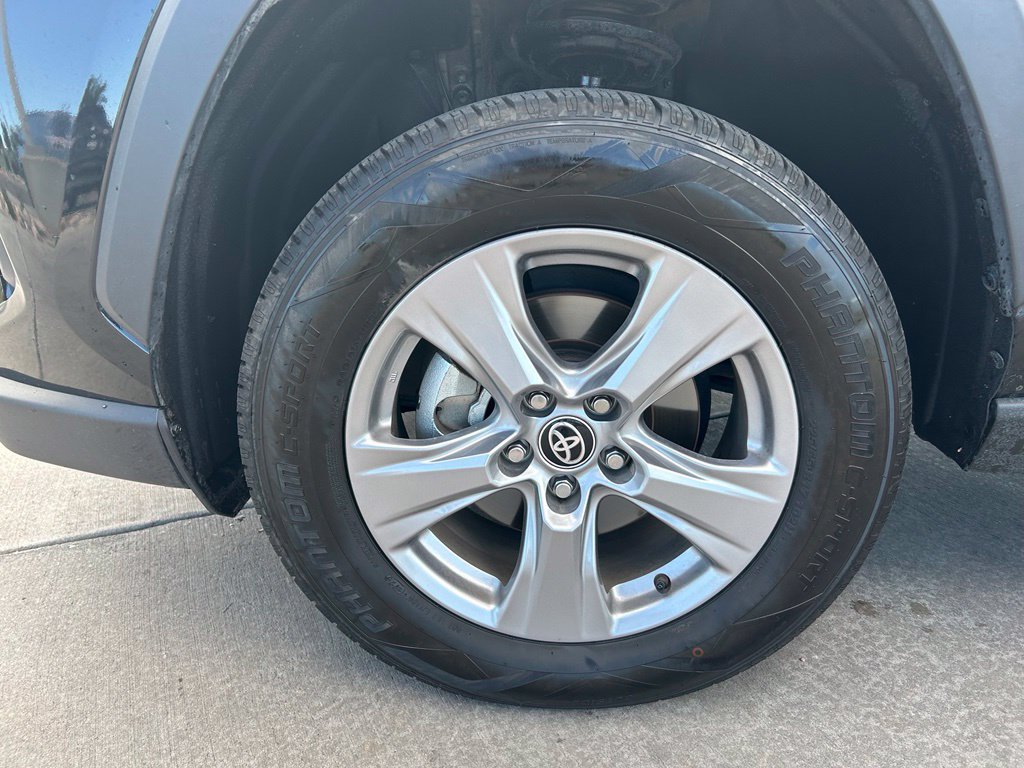Used 2025 Toyota RAV4 XLE AWD/4WD image 33