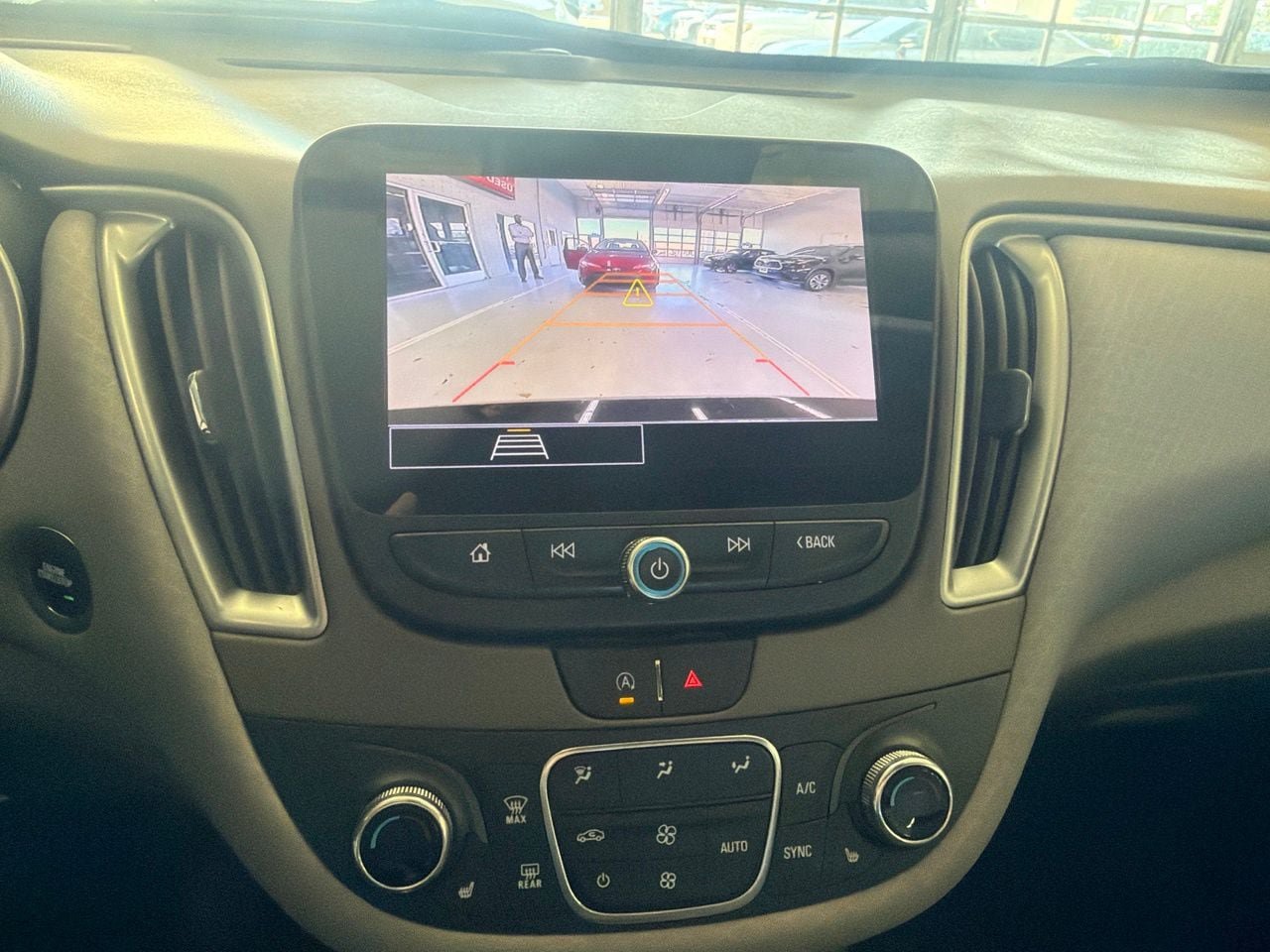 Used 2025 Chevrolet Malibu LT FWD image 11