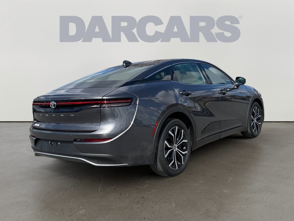 Used 2023 Toyota Crown XLE image 5