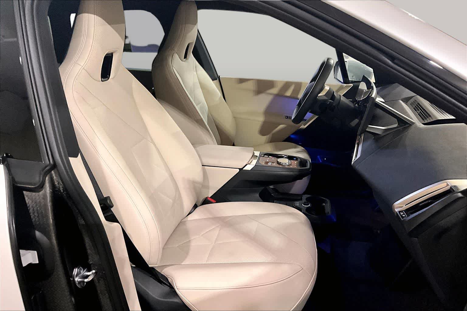 Certified 2025 BMW iX xDrive50 AWD/4WD image 7