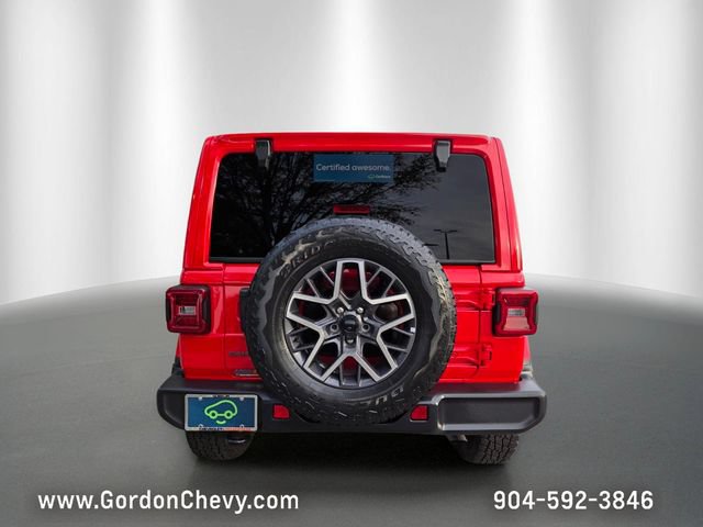 Used 2025 Jeep Wrangler Unlimited Sahara AWD/4WD image 4