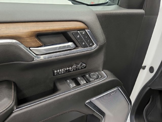 Used 2024 Chevrolet Silverado 1500 High Country w/ High Country Premium Package AWD/4WD image 23