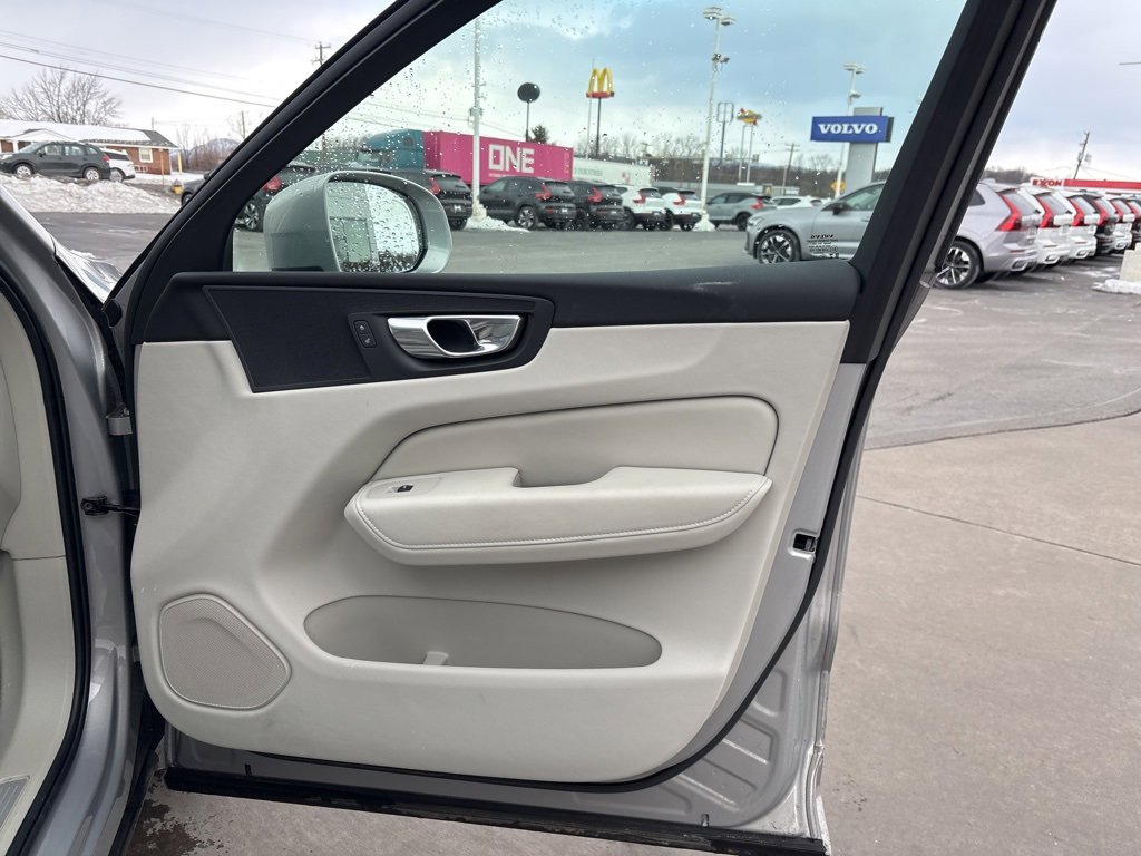 Certified 2023 Volvo XC60 B5 Core image 33