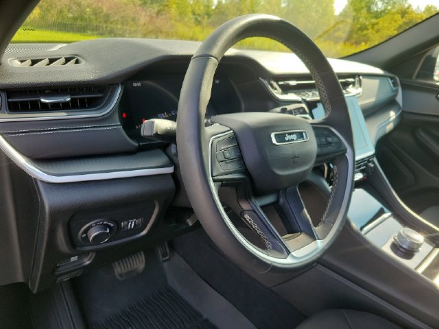 Certified 2024 Jeep Grand Cherokee Laredo X w/ Luxury Tech Group I AWD/4WD image 14