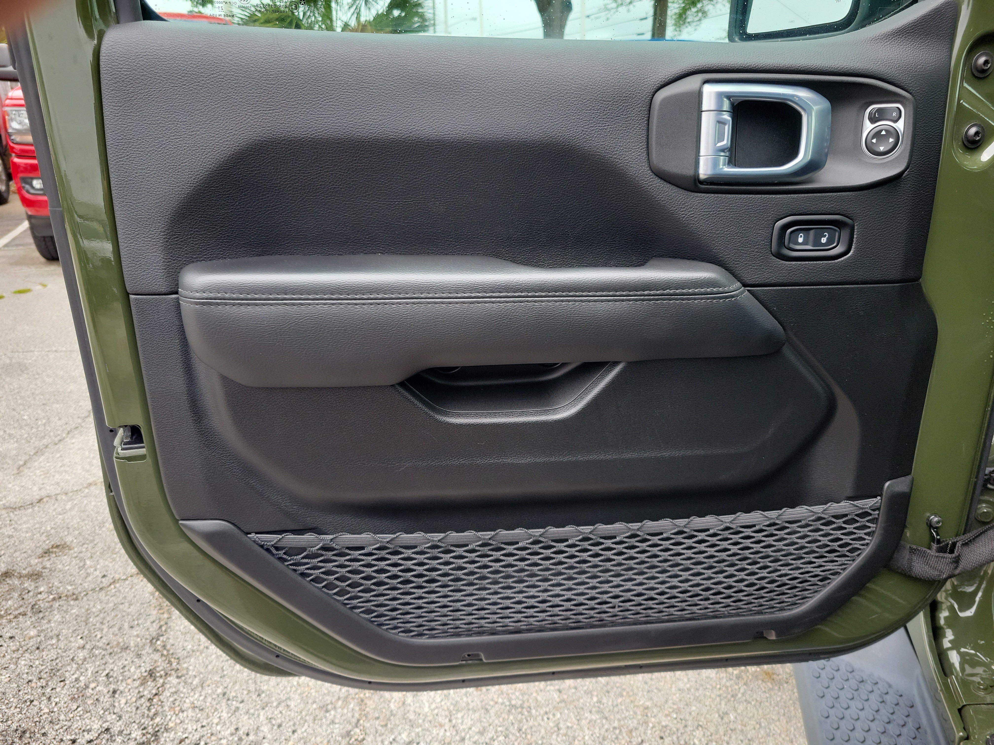 Used 2021 Jeep Wrangler Unlimited Sahara AWD/4WD image 14