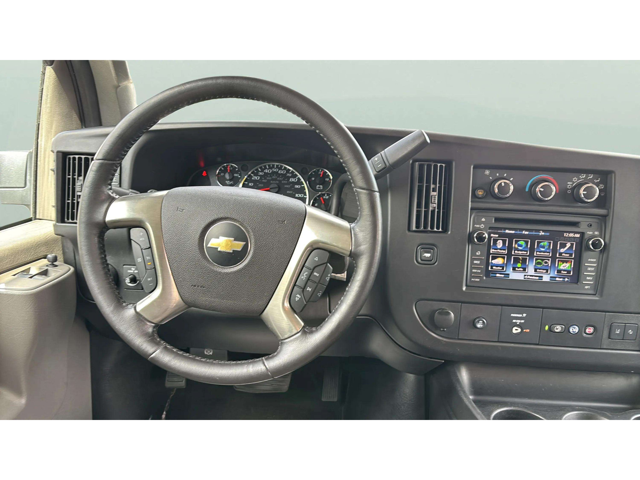 Used 2019 Chevrolet Express 3500 LS w/ Chrome Appearance Package RWD image 15