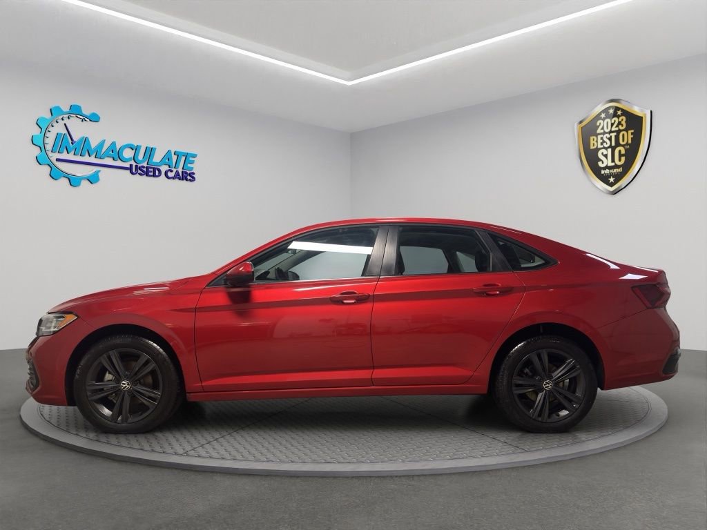 Used 2022 Volkswagen Jetta SE image 2