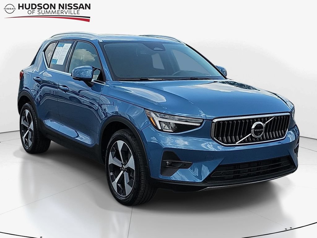Used 2025 Volvo XC40 B5 Plus