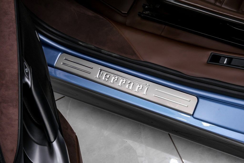 Used 2022 Ferrari SF90 Spider image 39