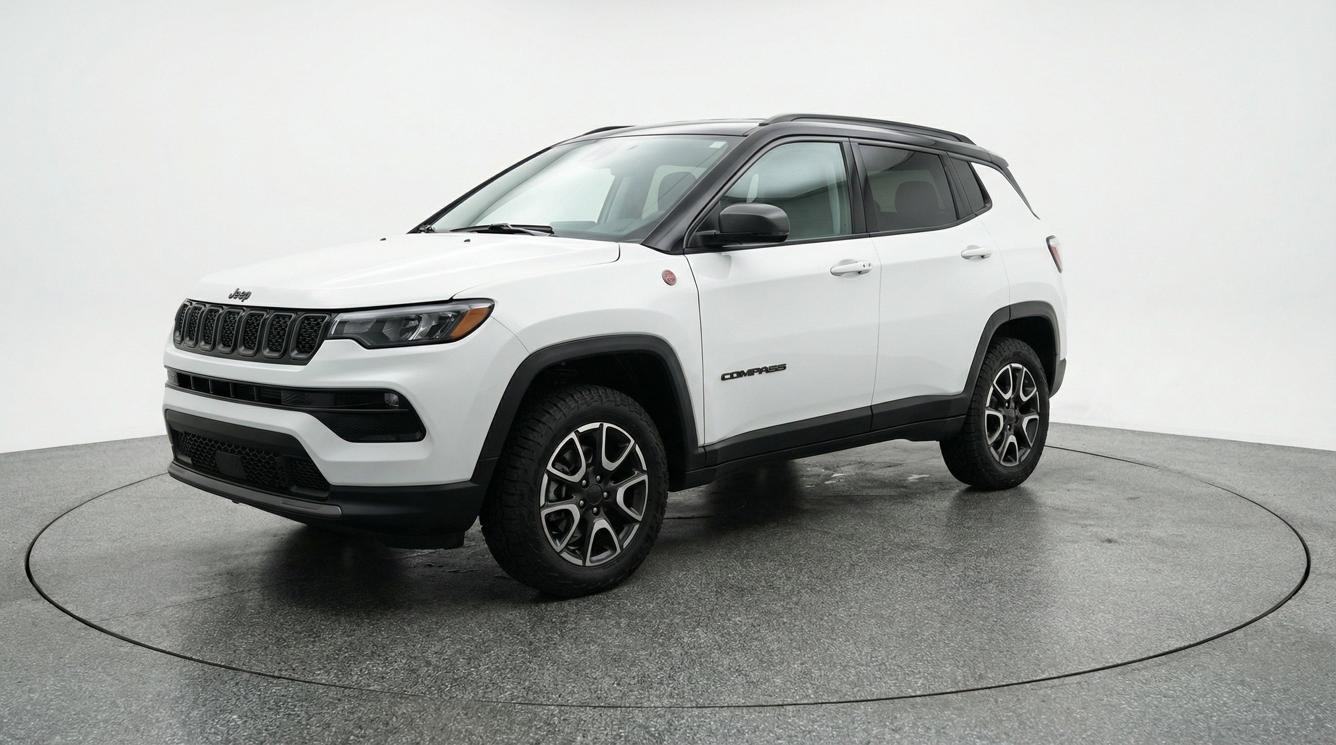 Used 2025 Jeep Compass Trailhawk AWD/4WD image 3