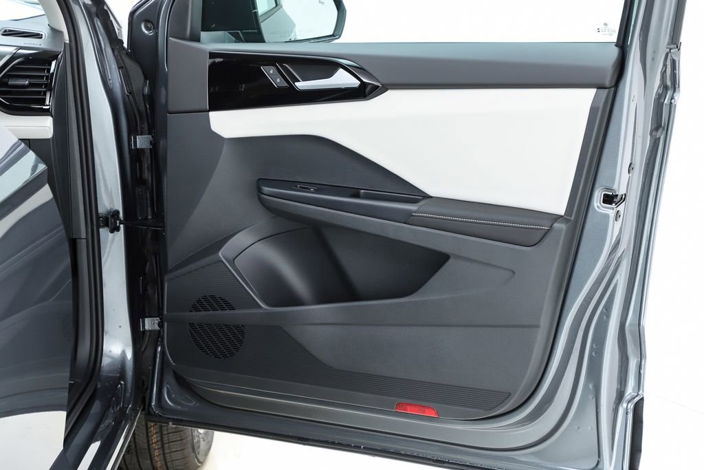 New 2025 Volkswagen Taos S image 31