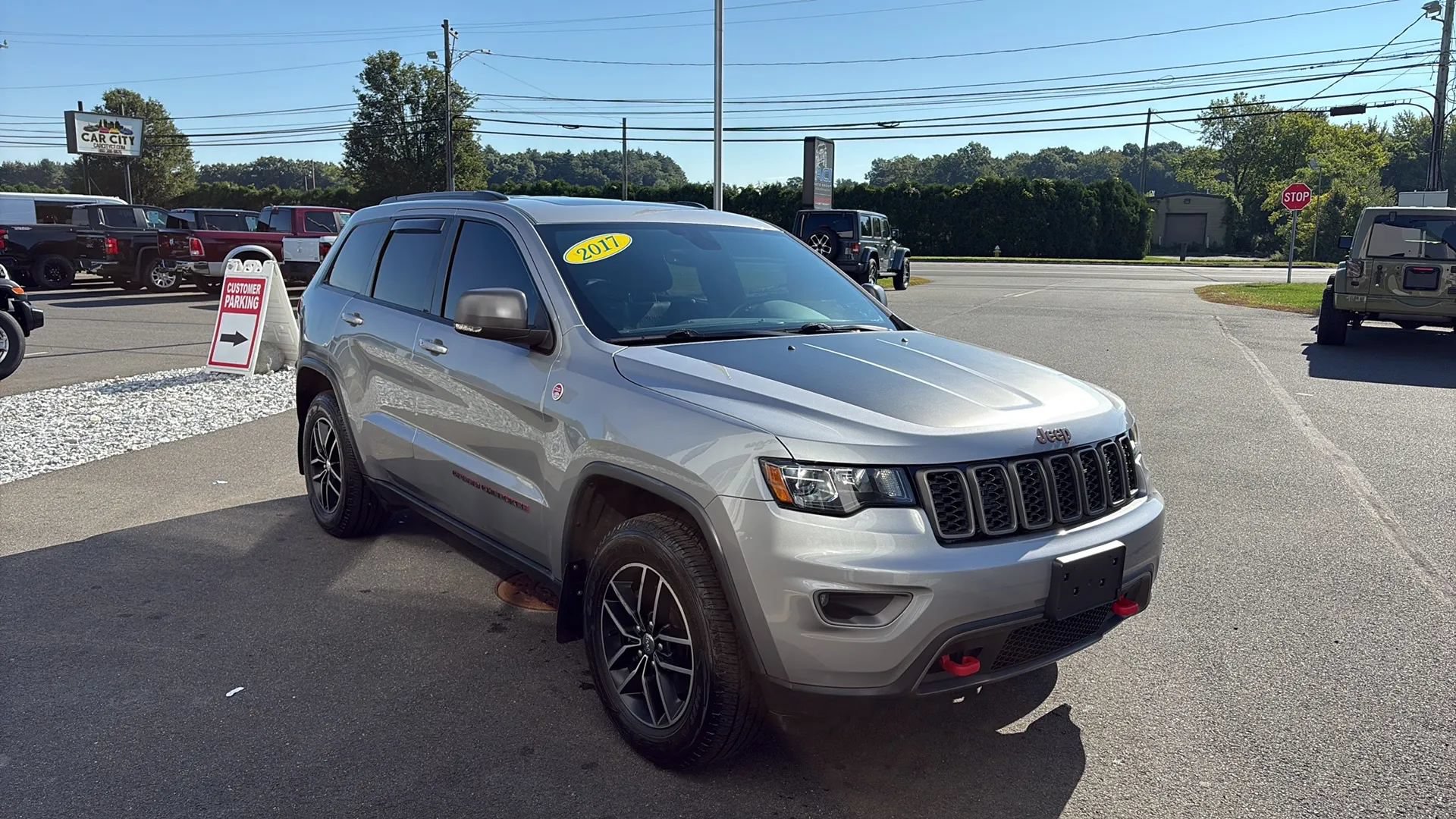 Used 2017 Jeep Grand Cherokee Trailhawk AWD/4WD image 14