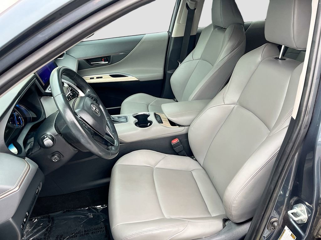 Used 2024 Toyota Venza XLE image 22