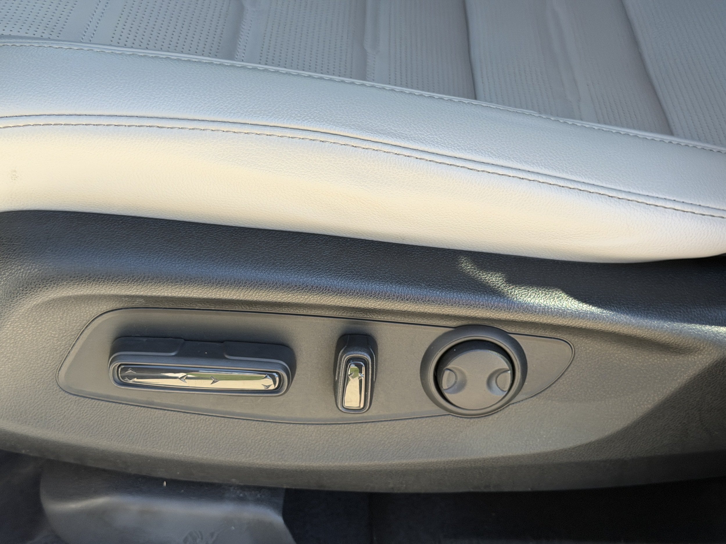 New 2026 Cadillac Optiq Luxury 1 RWD image 17