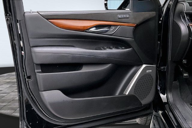 Used 2019 Cadillac Escalade ESV Luxury AWD/4WD image 20