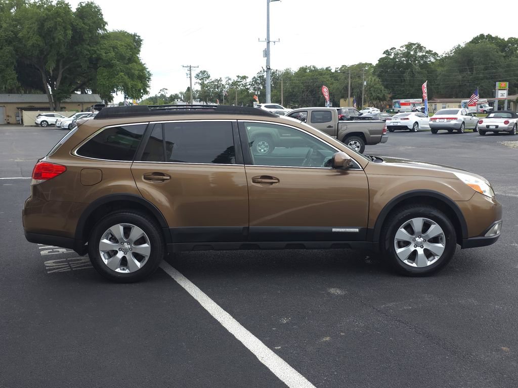 Used 2011 Subaru Outback 2.5i Limited AWD/4WD image 4