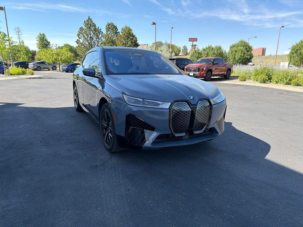 Used 2023 BMW iX xDrive50 w/ Sport Package AWD/4WD image 7
