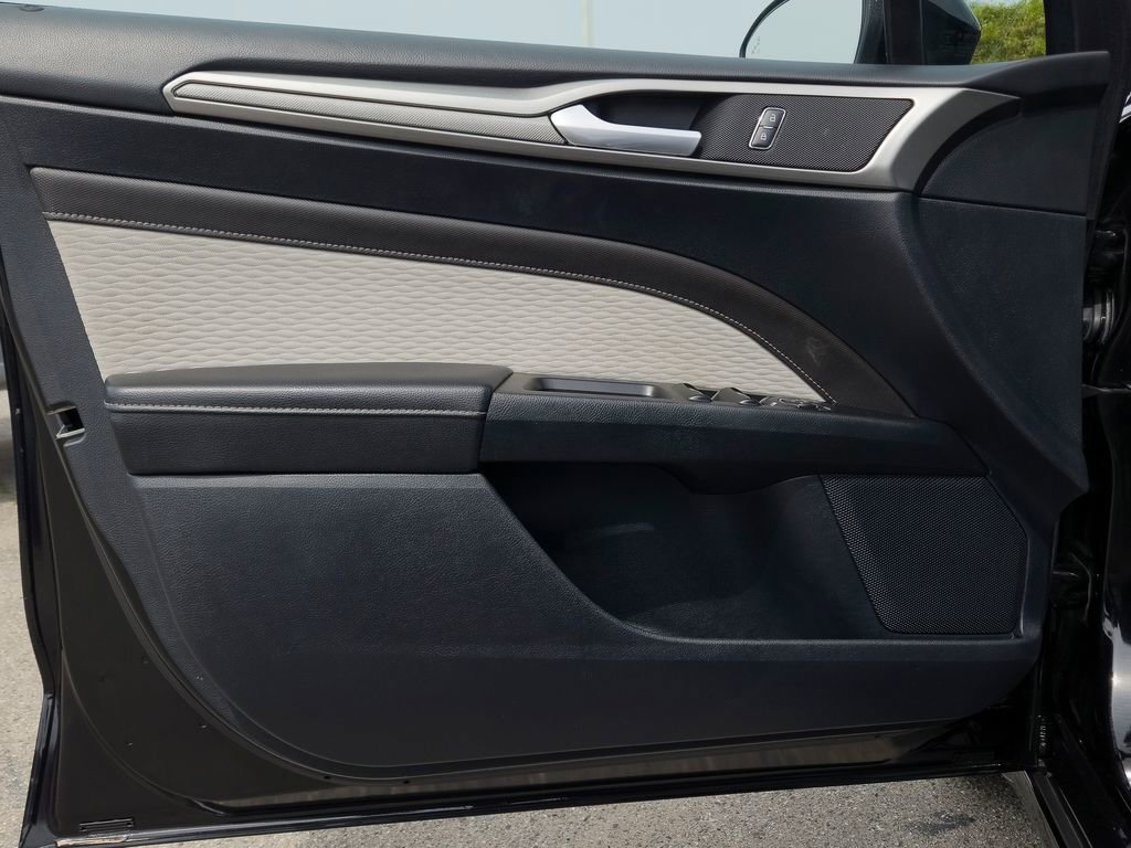 Used 2019 Ford Fusion SE w/ Equipment Group 151A image 17