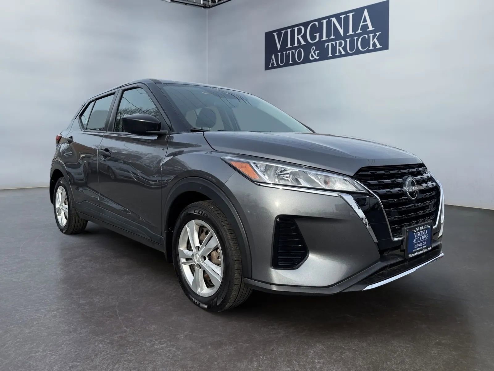 Used 2023 Nissan Kicks S image 2