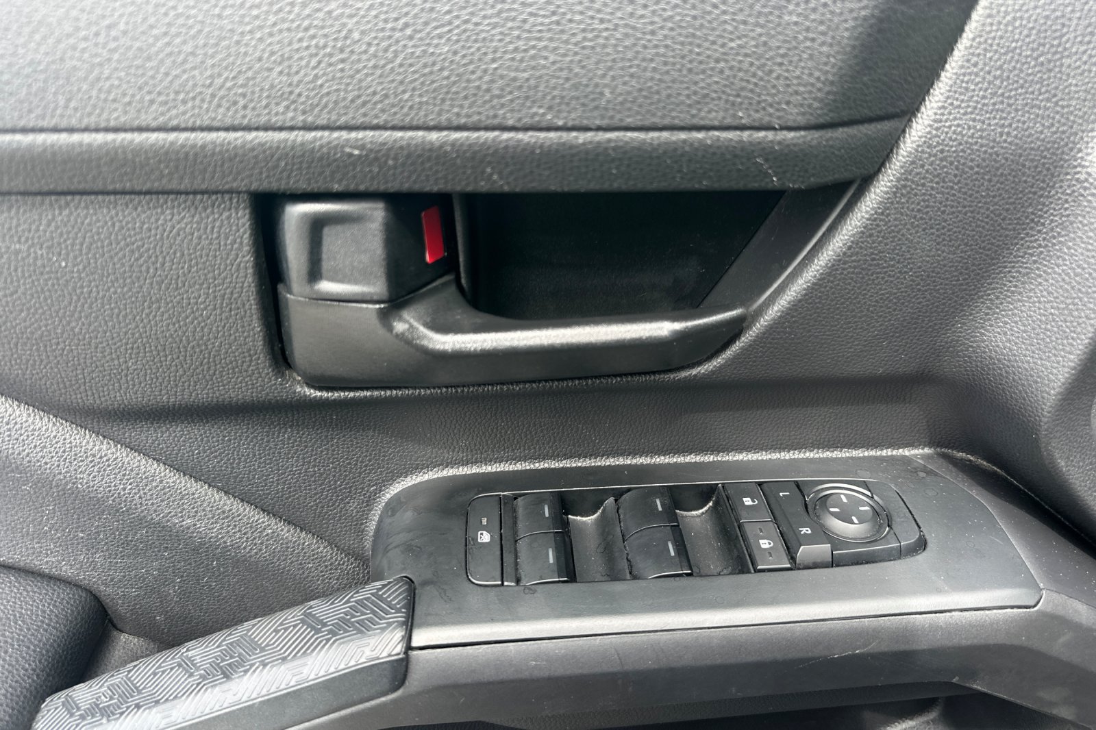 Used 2024 Toyota Tacoma SR5 AWD/4WD image 11