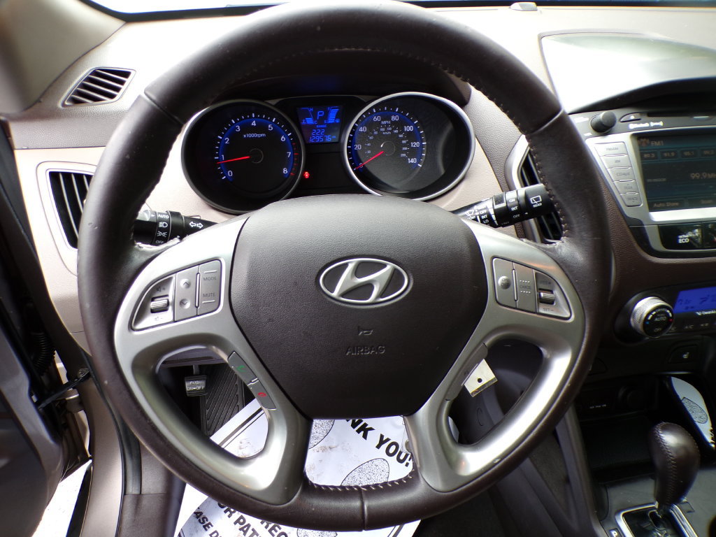 Used 2012 Hyundai Tucson Limited w/ Premium Pkg AWD/4WD image 12