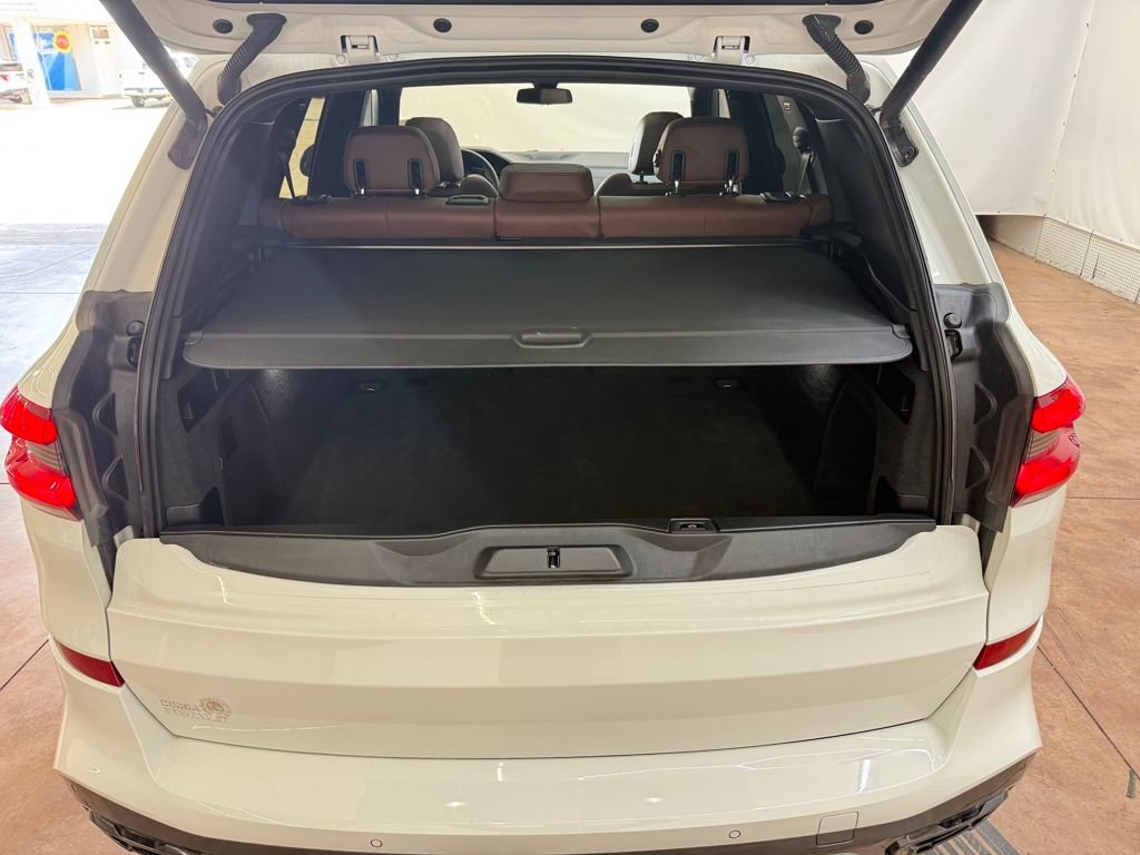 Used 2021 BMW X5 xDrive40i w/ M Sport Package image 21