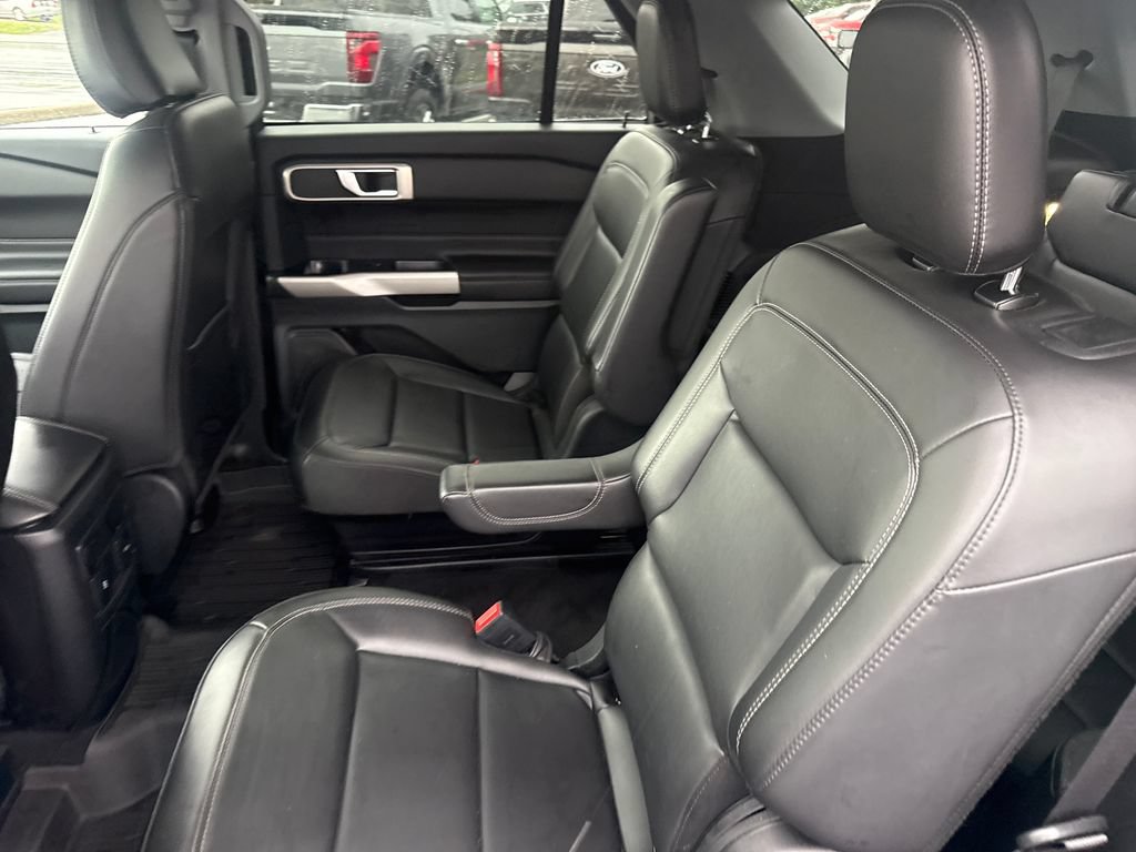 Used 2024 Ford Explorer XLT w/ Equipment Group 202A AWD/4WD image 18