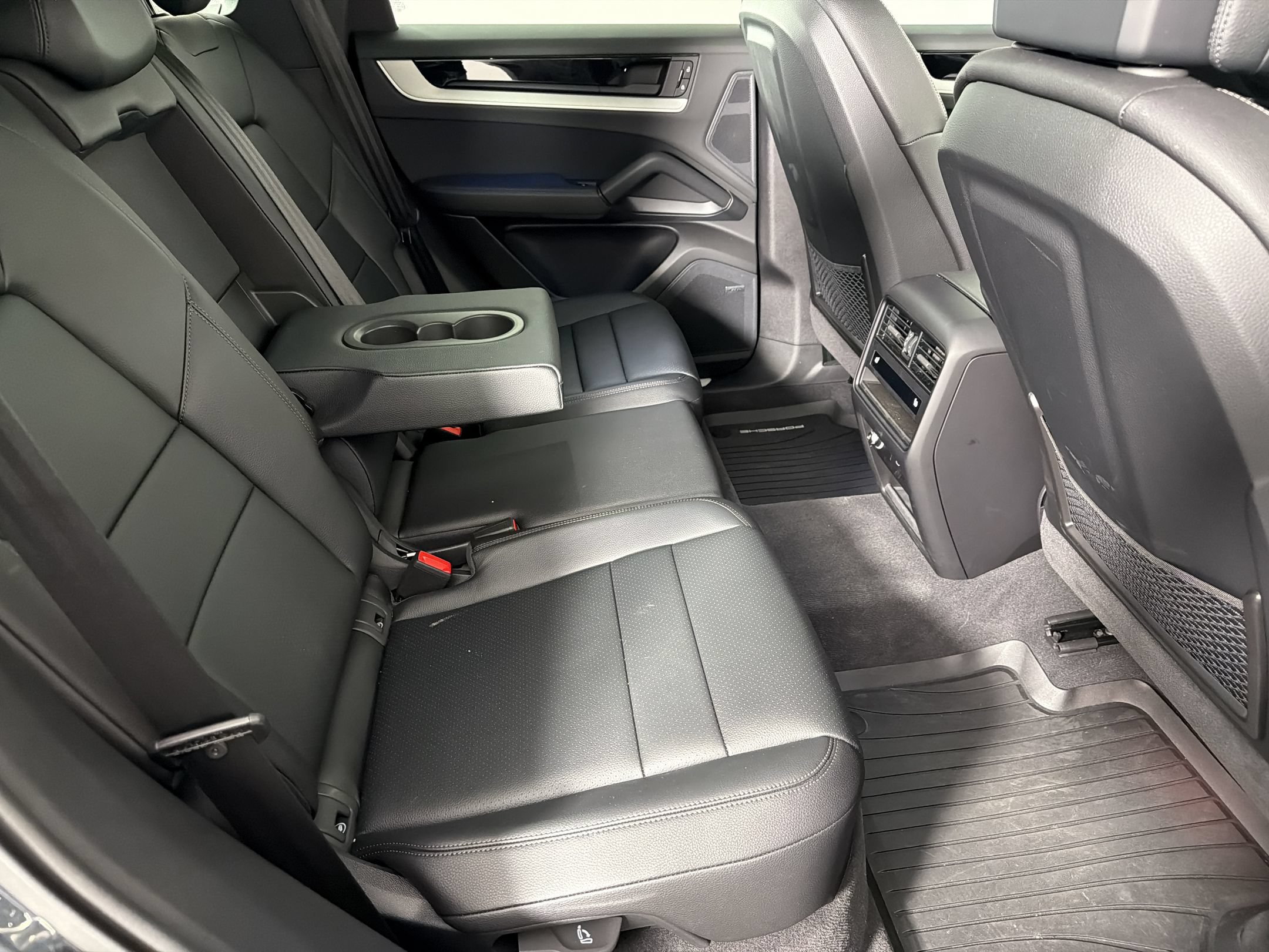 Certified 2026 Porsche Cayenne AWD/4WD image 29