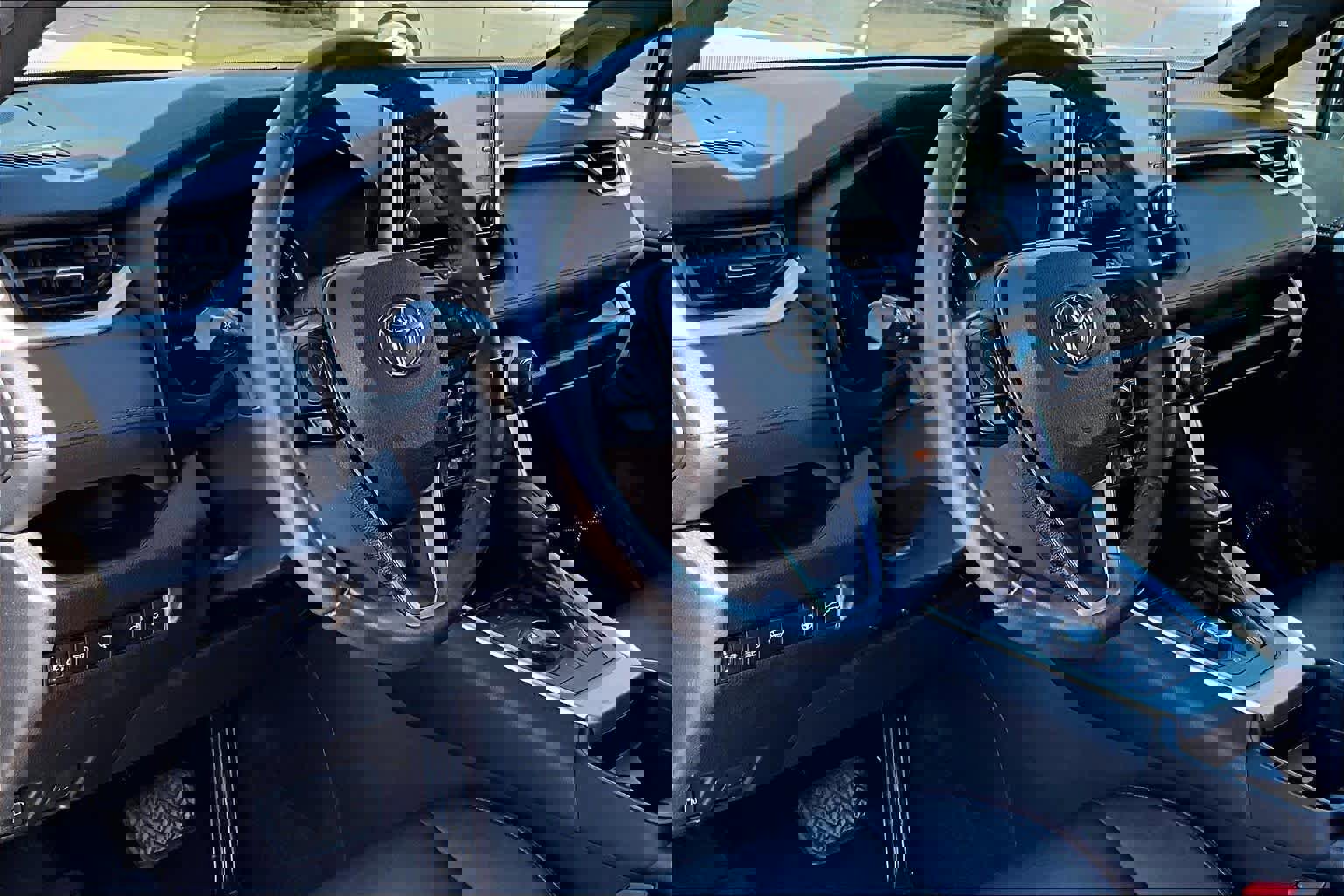 Used 2021 Toyota RAV4 XSE image 17