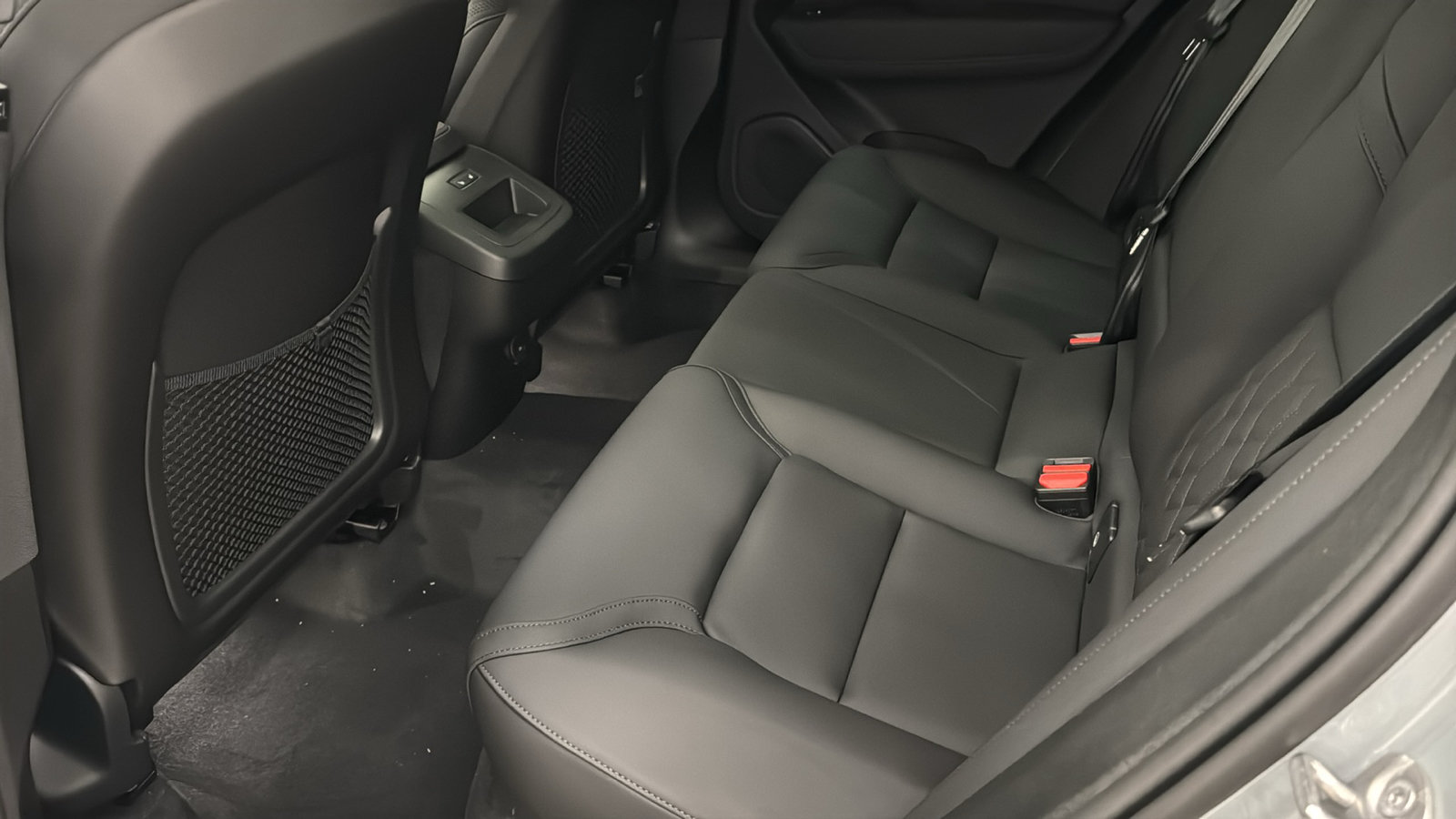 New 2027 Volvo XC60 B5 Plus AWD/4WD image 27