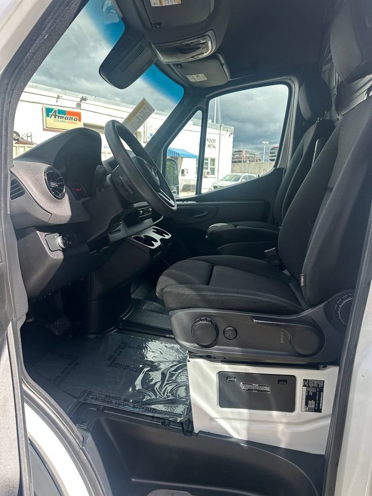 Used 2023 Mercedes-Benz Sprinter 2500 w/ Acoustic Package image 9