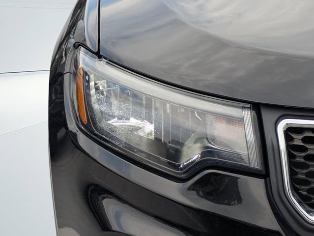 Used 2023 Jeep Compass Latitude w/ Sun and Sound Group AWD/4WD image 9