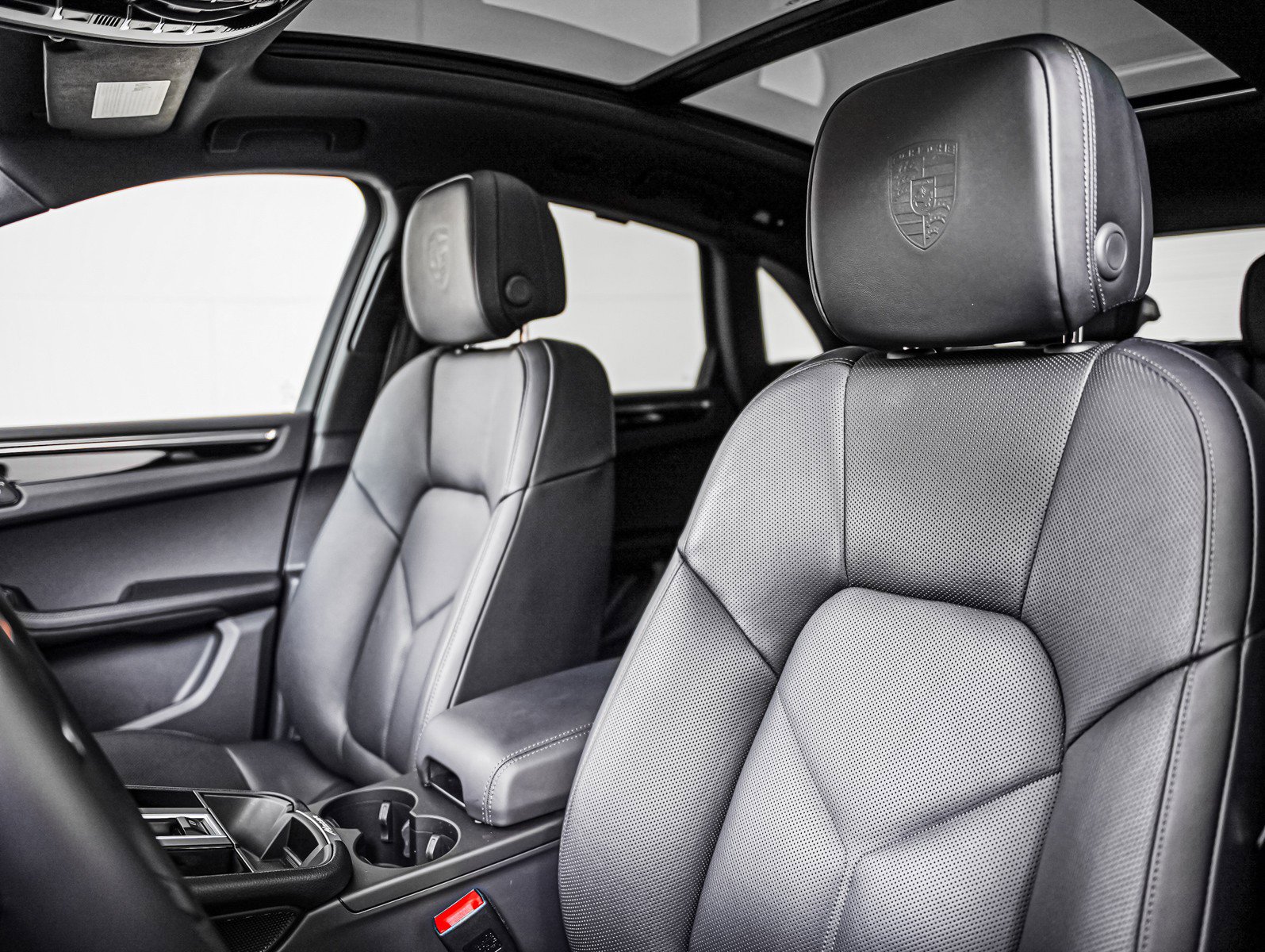 Certified 2025 Porsche Macan S AWD/4WD image 5