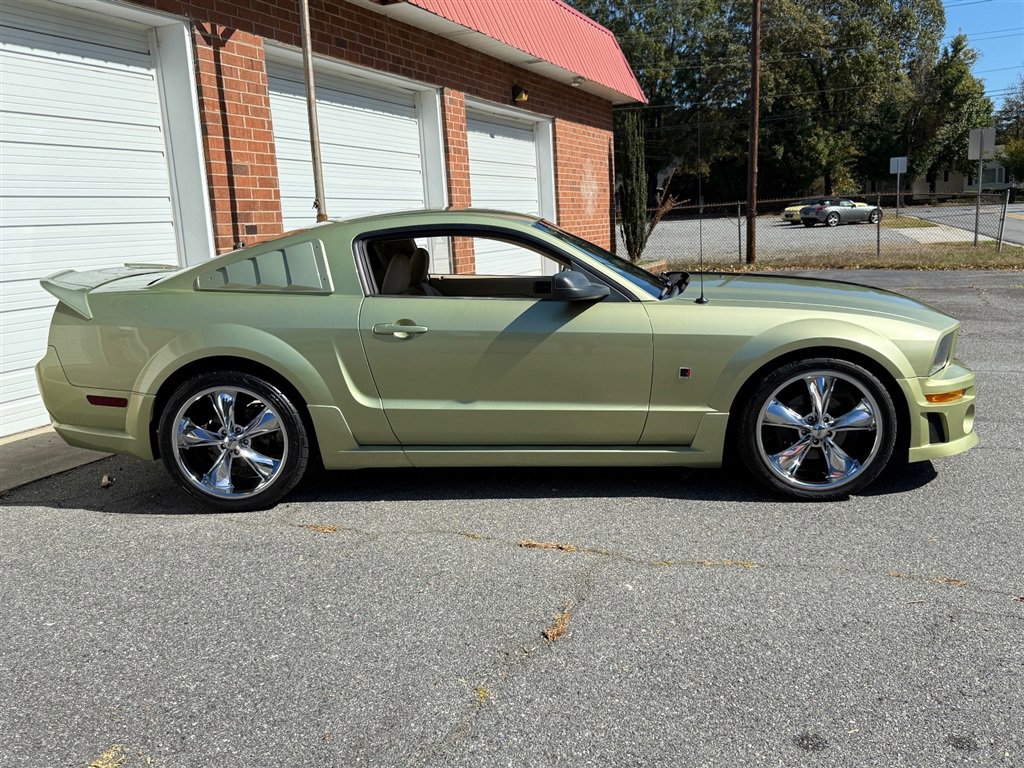 Used 2005 Ford Mustang GT Premium image 27