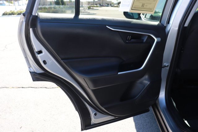 Used 2021 Toyota RAV4 LE image 12