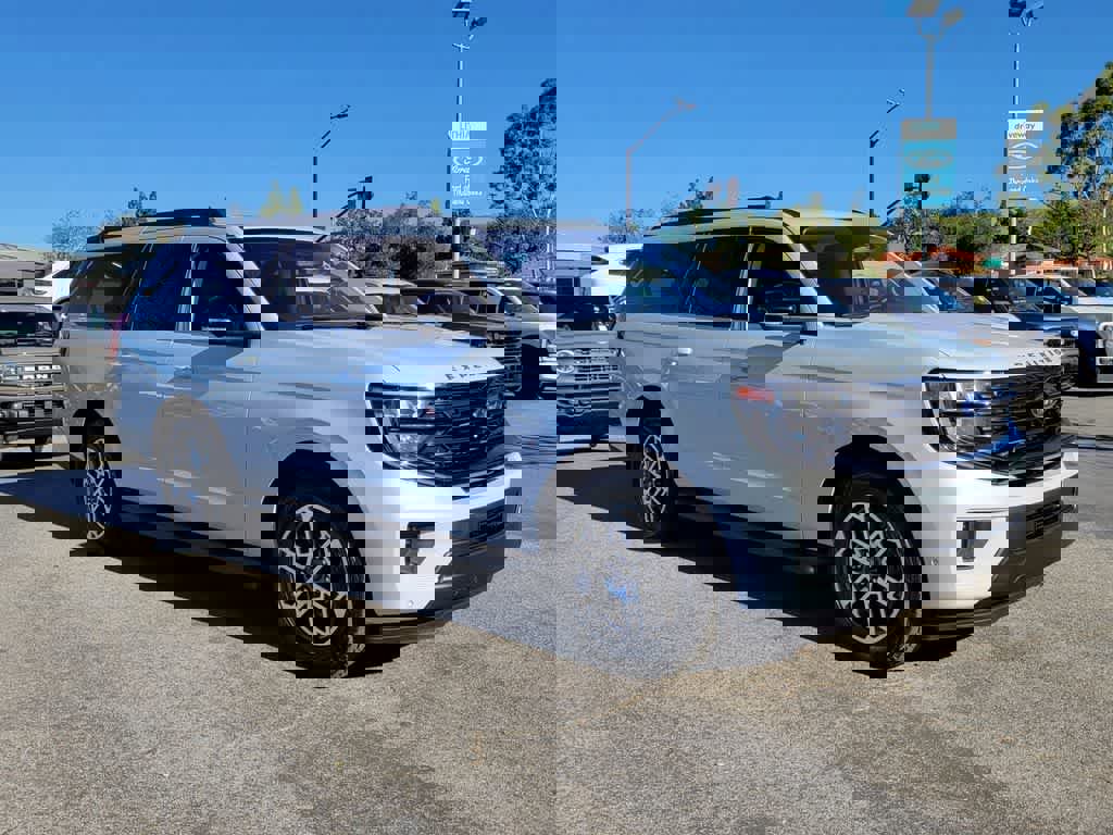 Used 2025 Ford Expedition Max Active image 9