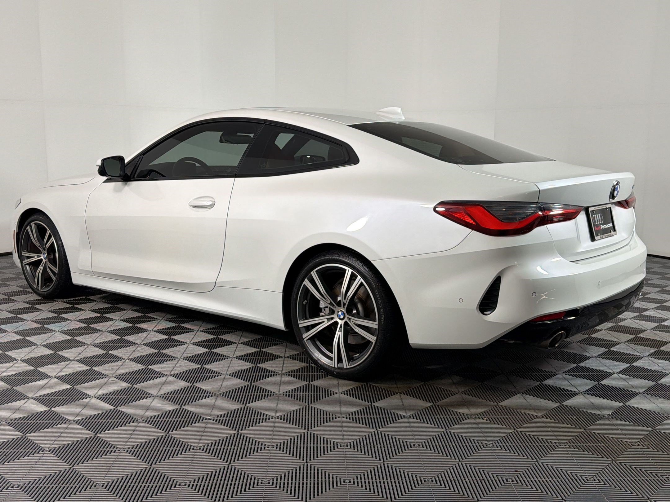 Used 2021 BMW 430i Coupe w/ Premium Package RWD image 2