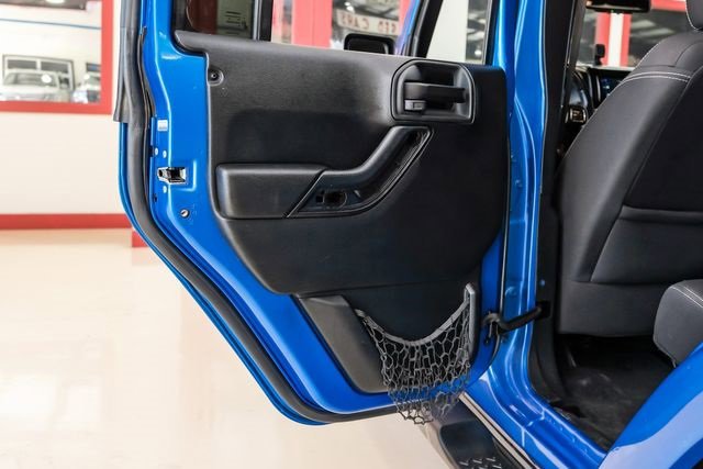 Used 2015 Jeep Wrangler Unlimited Sahara w/ Connectivity Group image 41