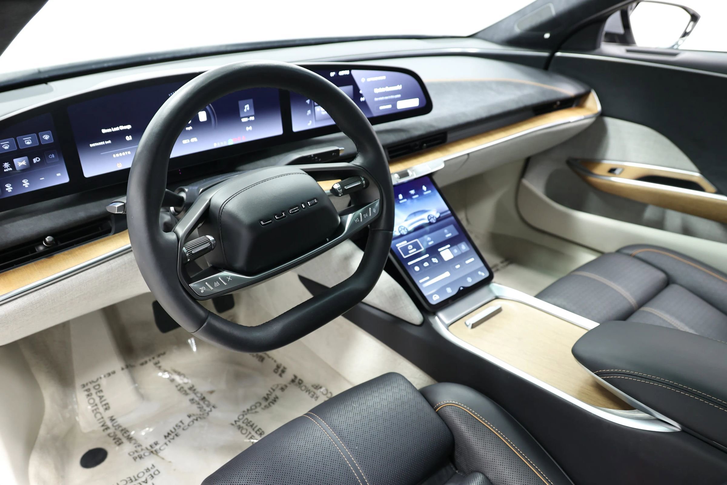 Used 2023 Lucid Air Grand Touring image 2