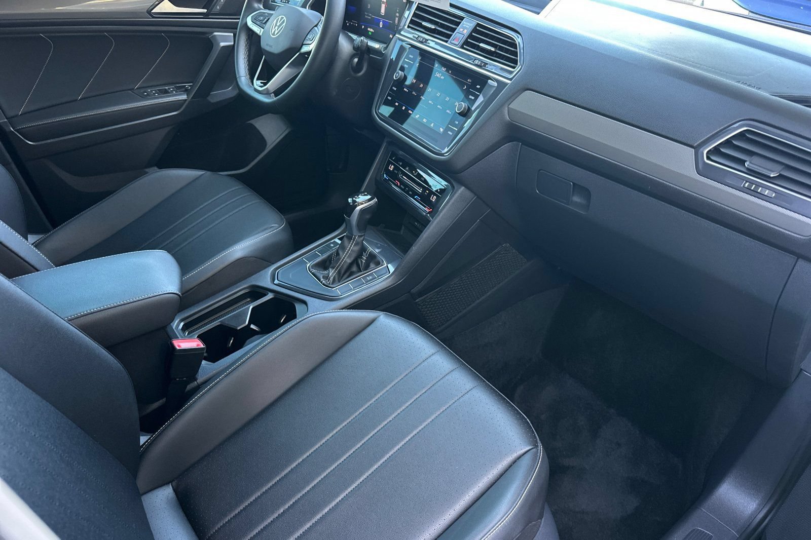 Used 2023 Volkswagen Tiguan SE FWD image 17