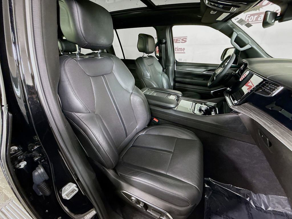 Used 2022 Jeep Wagoneer Series III w/ Premium Group I image 36