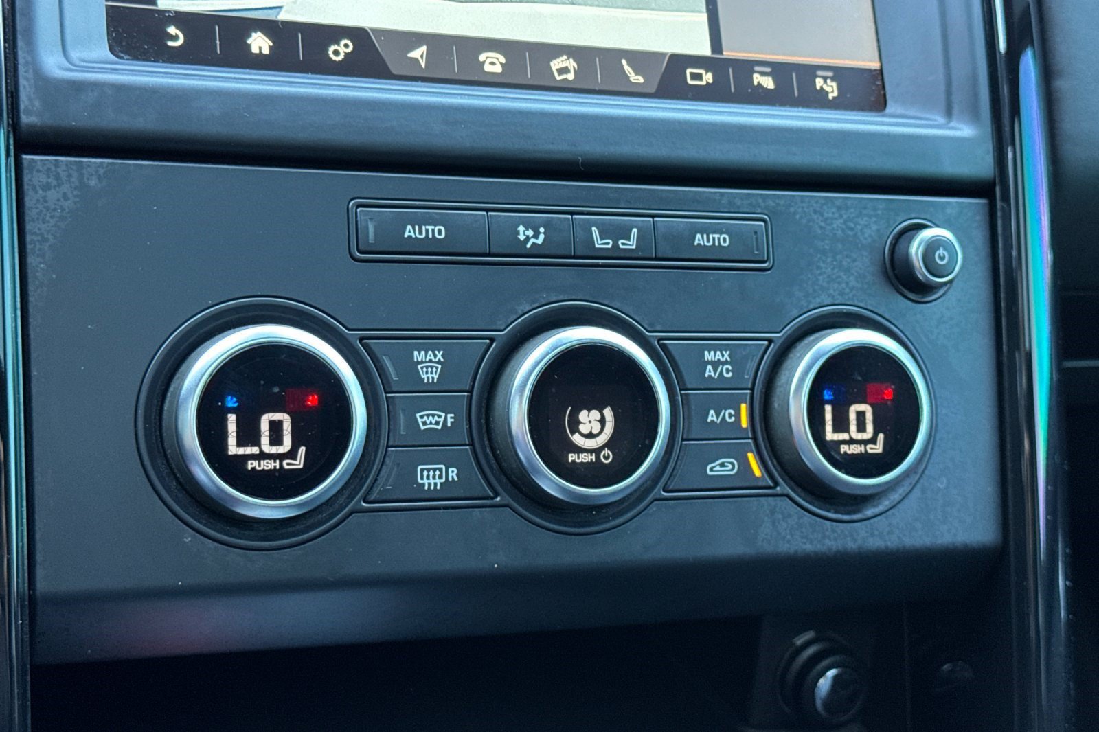 Used 2019 Land Rover Discovery SE AWD/4WD image 19
