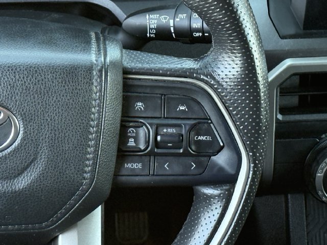 Used 2025 Toyota 4Runner SR5 AWD/4WD image 14