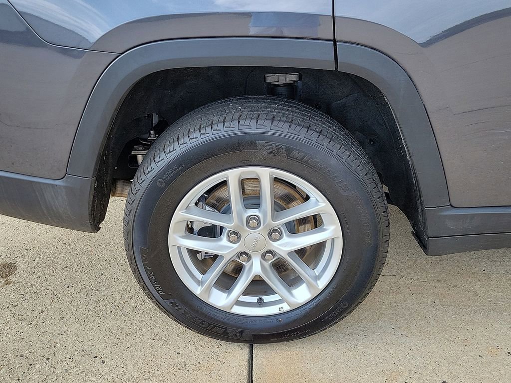 Used 2024 Jeep Grand Cherokee L Laredo image 7