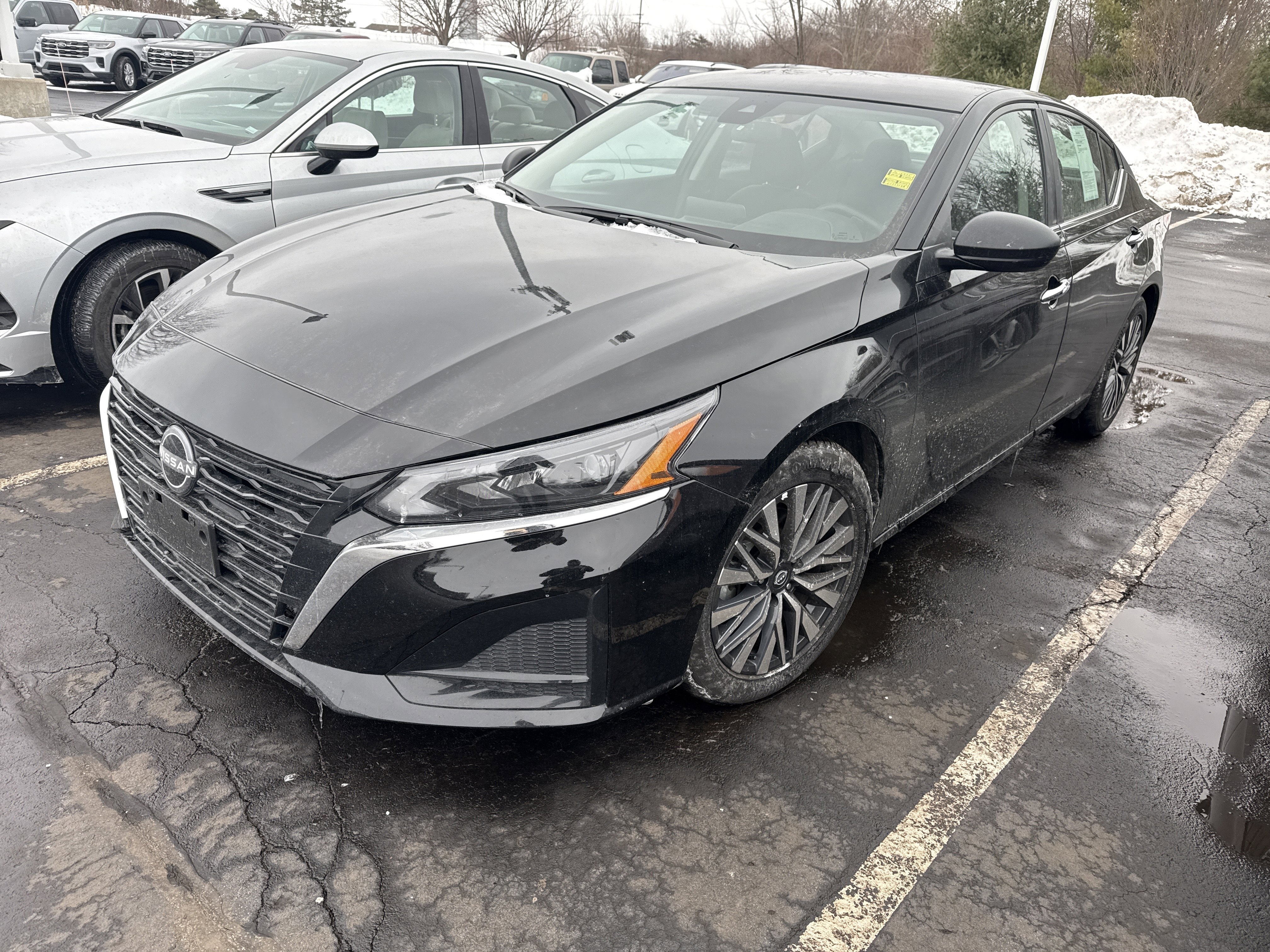 Used 2025 Nissan Altima 2.5 SV image 2