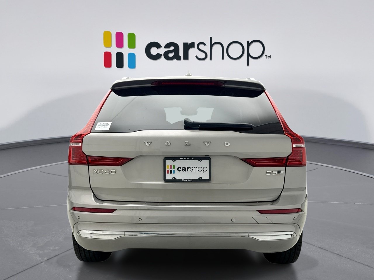 Used 2023 Volvo XC60 B5 Plus w/ Climate Package AWD/4WD image 4